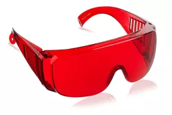 Rote Brille vor blauem Licht